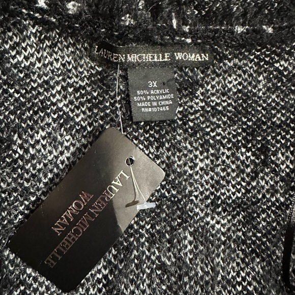 3x soft black and white vest. Nice long length. - Picture 5 of 9